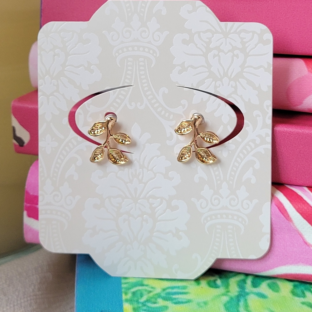5/$25💎 Gold Leaf Shaped Earrings